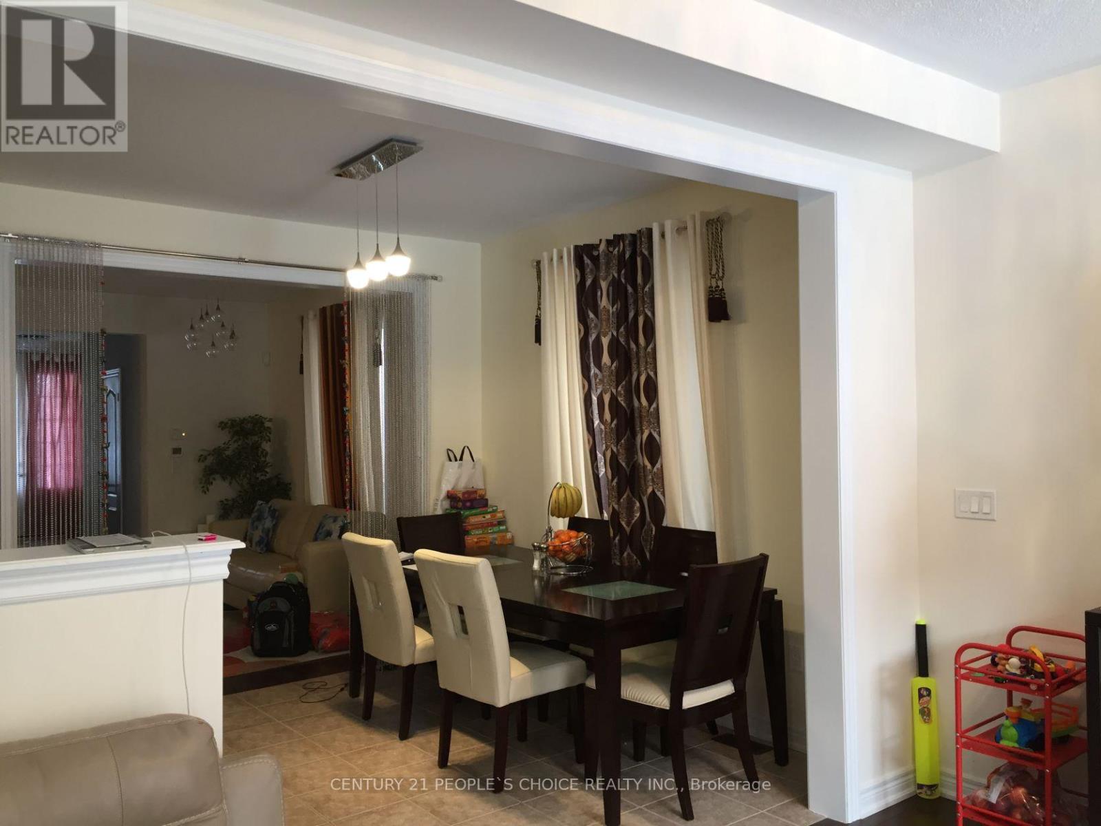 Upper - 71 Buchanan Crescent, Brampton, Ontario  L6X 5M4 - Photo 3 - W12500934