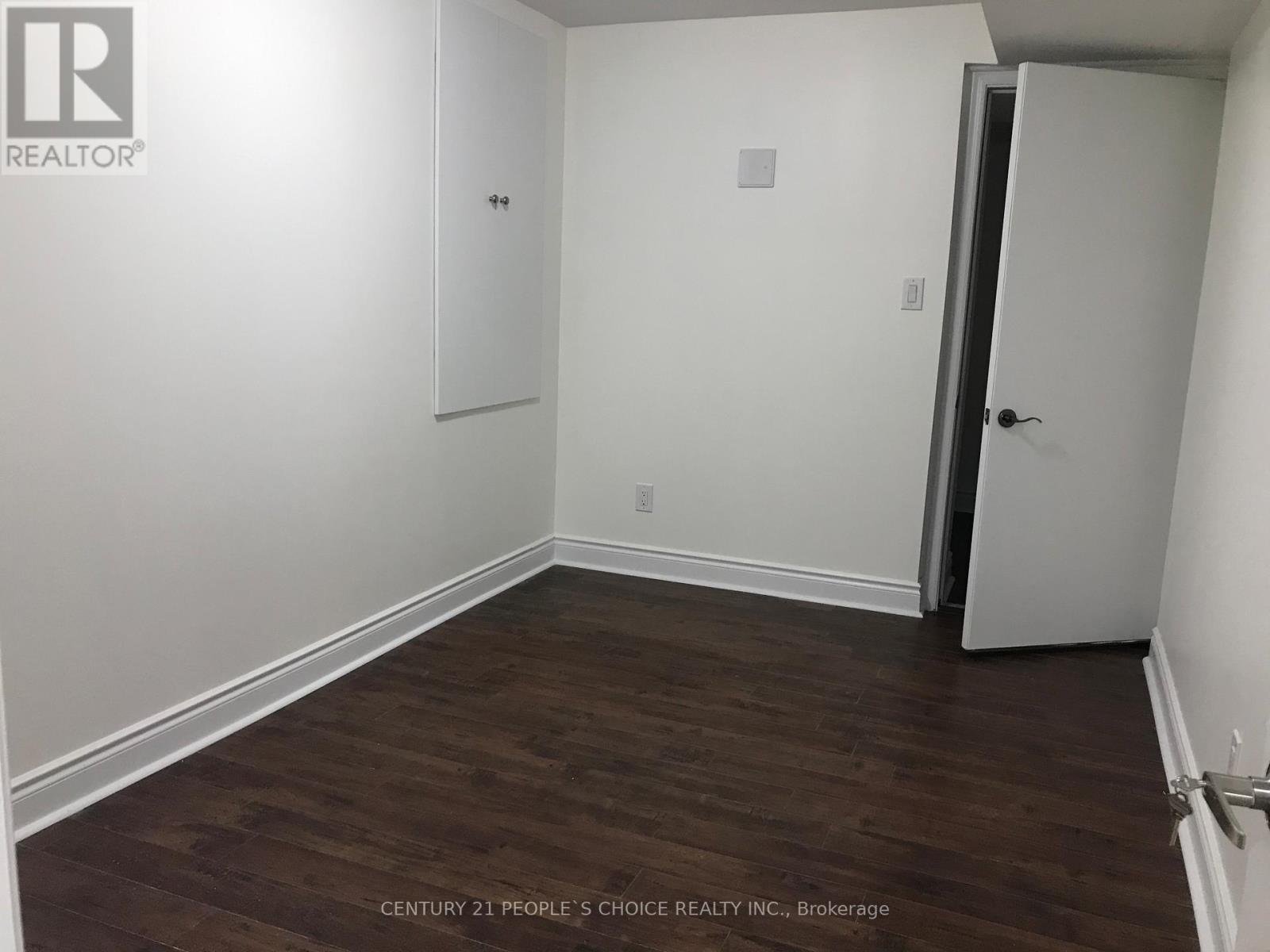 10 Amaretto Court, Brampton, Ontario  L6X 5M9 - Photo 3 - W12500942