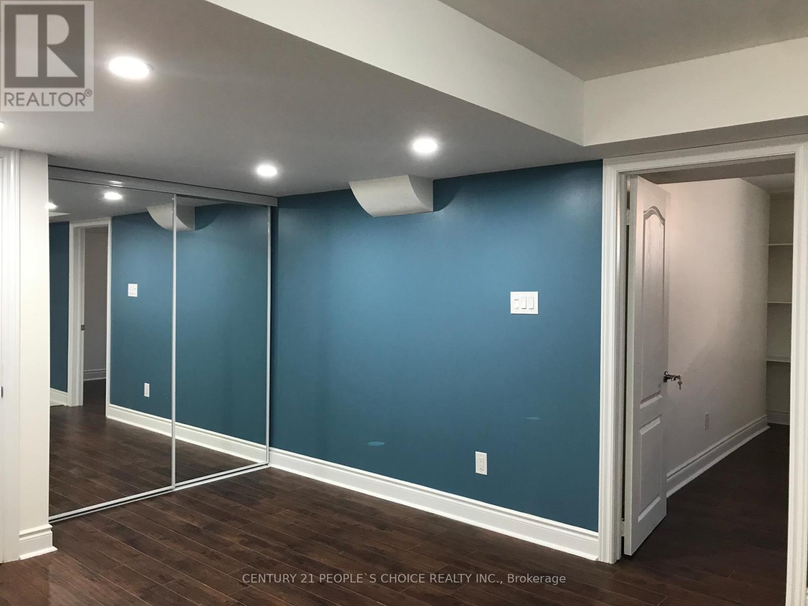 10 Amaretto Court, Brampton, Ontario  L6X 5M9 - Photo 4 - W12500942