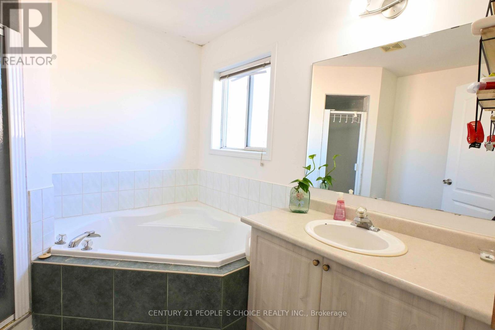 62 Pauline Crescent, Brampton, Ontario  L7A 2V6 - Photo 19 - W12487748