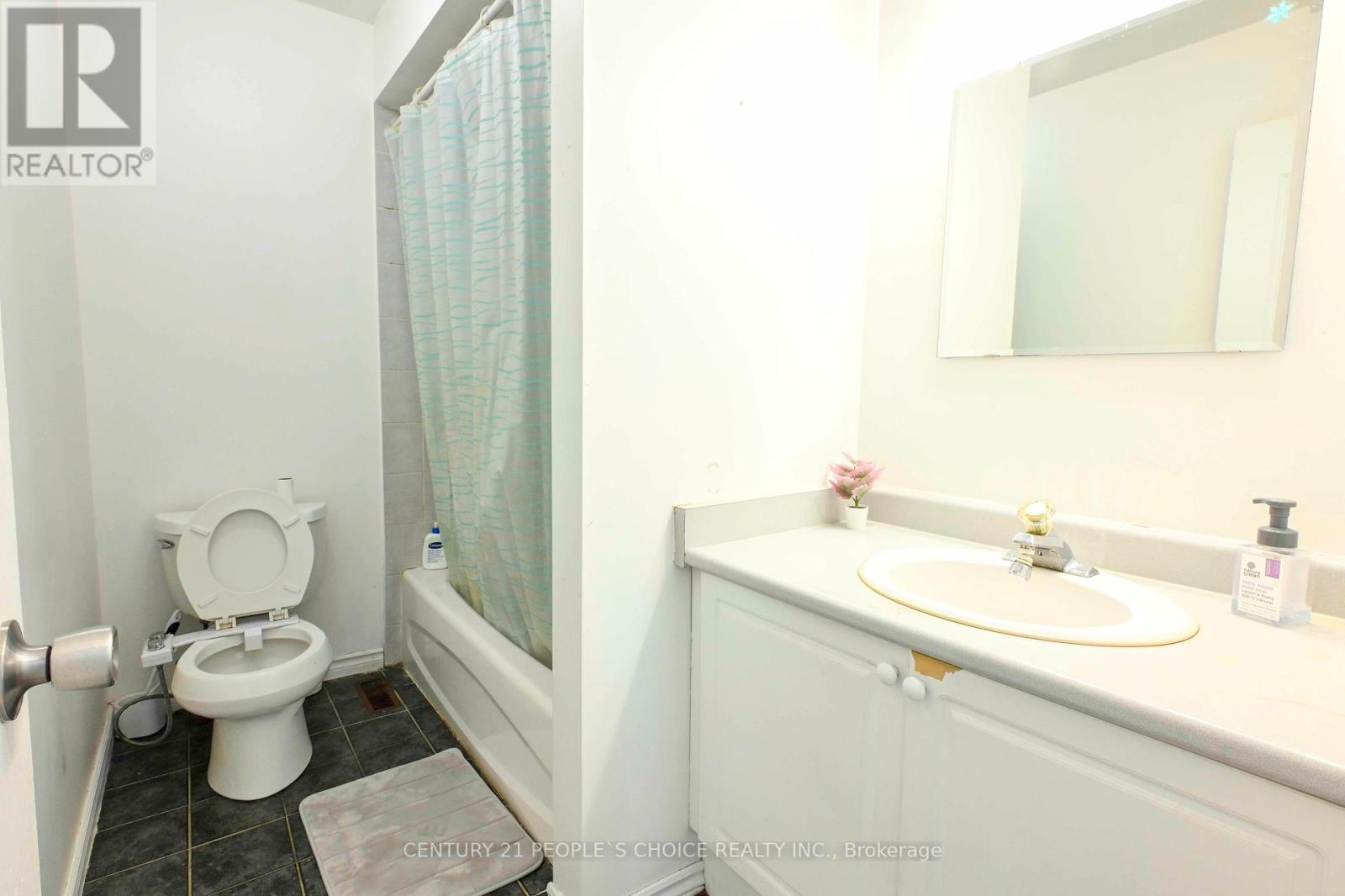 62 Pauline Crescent, Brampton, Ontario  L7A 2V6 - Photo 26 - W12487748