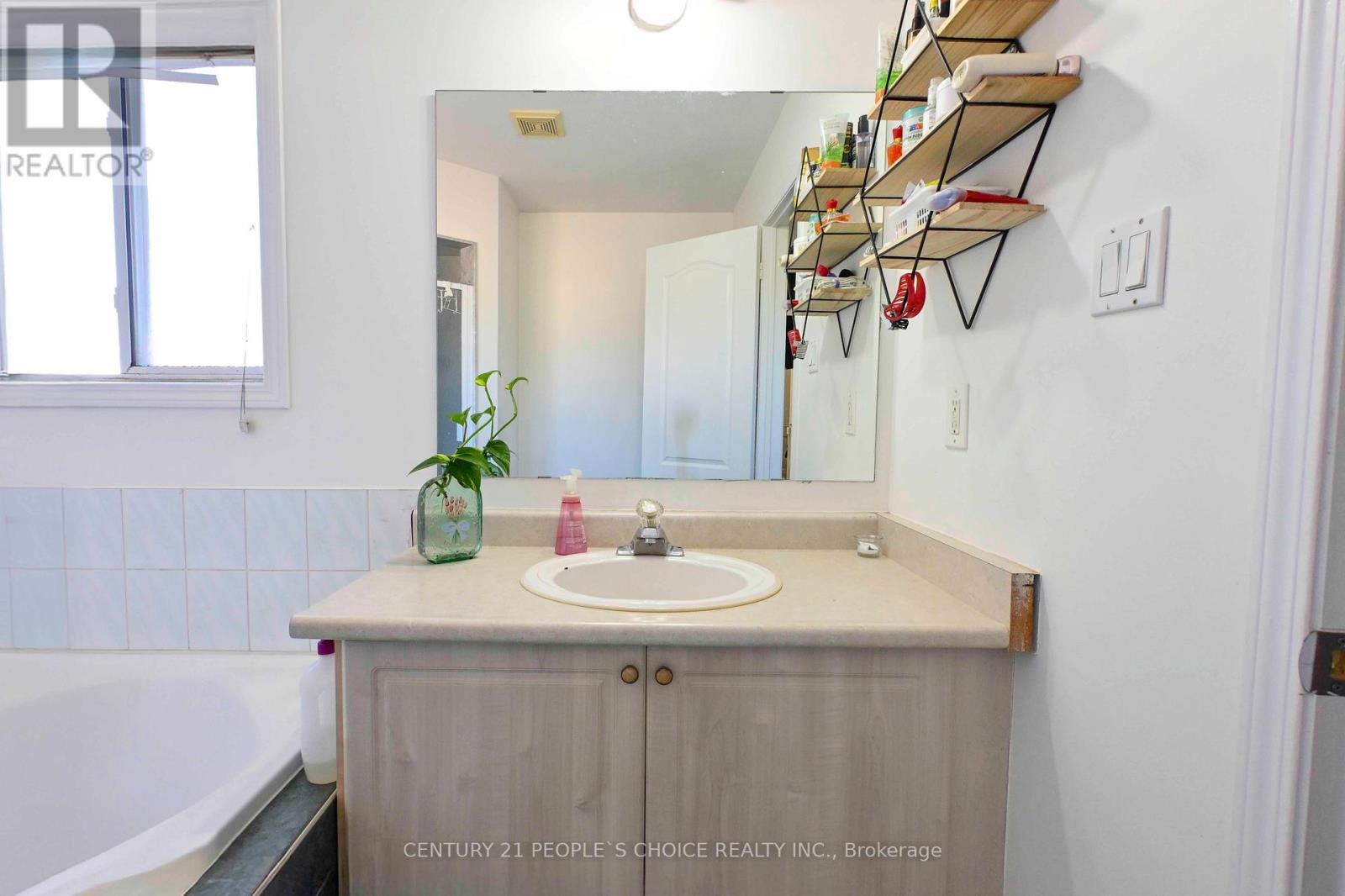 62 Pauline Crescent, Brampton, Ontario  L7A 2V6 - Photo 20 - W12487748