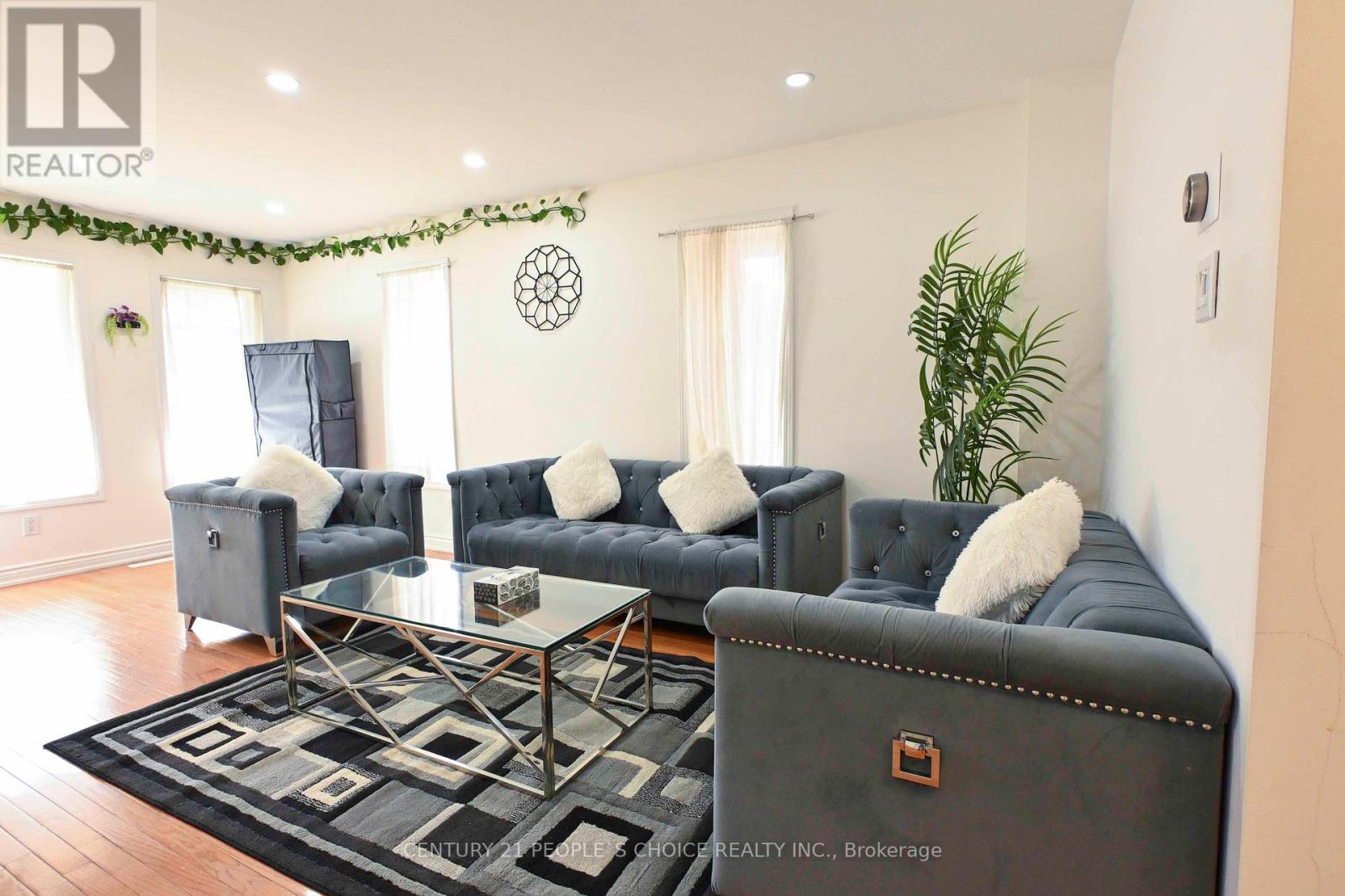 62 Pauline Crescent, Brampton, Ontario  L7A 2V6 - Photo 9 - W12487748