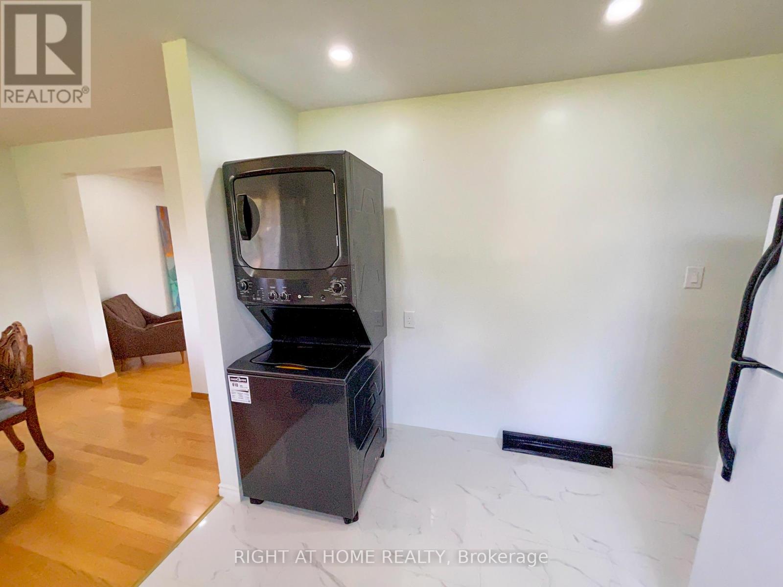 4 Valley Road, St. Catharines, Ontario  L2S 1Y6 - Photo 11 - X12500944