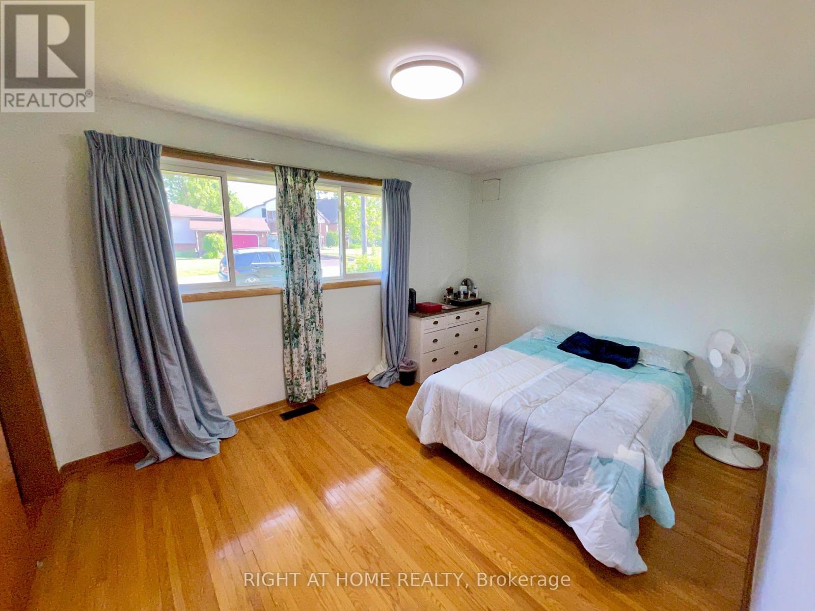 4 Valley Road, St. Catharines, Ontario  L2S 1Y6 - Photo 14 - X12500944