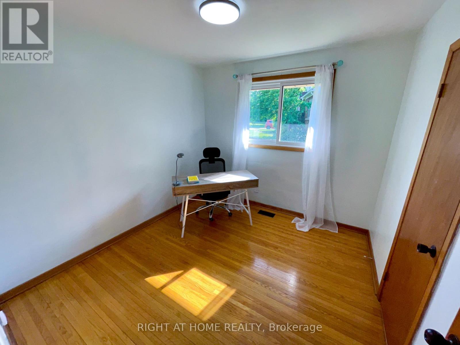 4 Valley Road, St. Catharines, Ontario  L2S 1Y6 - Photo 16 - X12500944