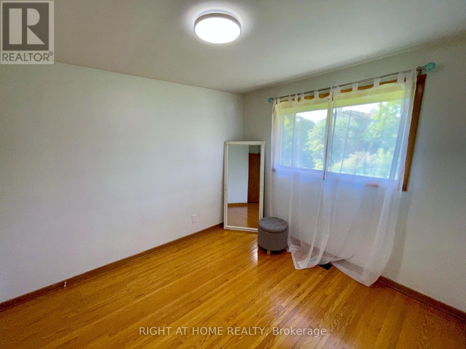 4 Valley Road, St. Catharines, Ontario  L2S 1Y6 - Photo 17 - X12500944