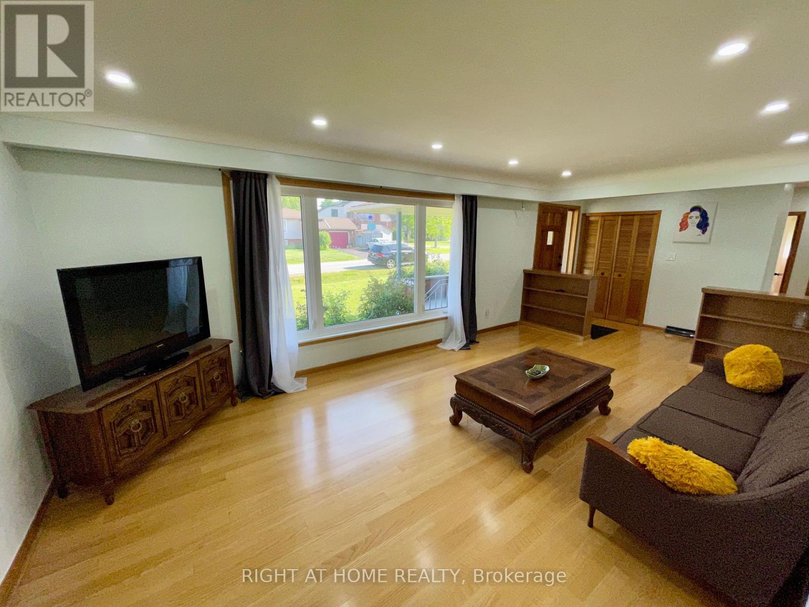 4 Valley Road, St. Catharines, Ontario  L2S 1Y6 - Photo 5 - X12500944