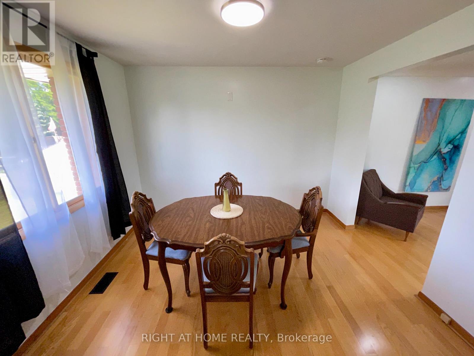 4 Valley Road, St. Catharines, Ontario  L2S 1Y6 - Photo 7 - X12500944