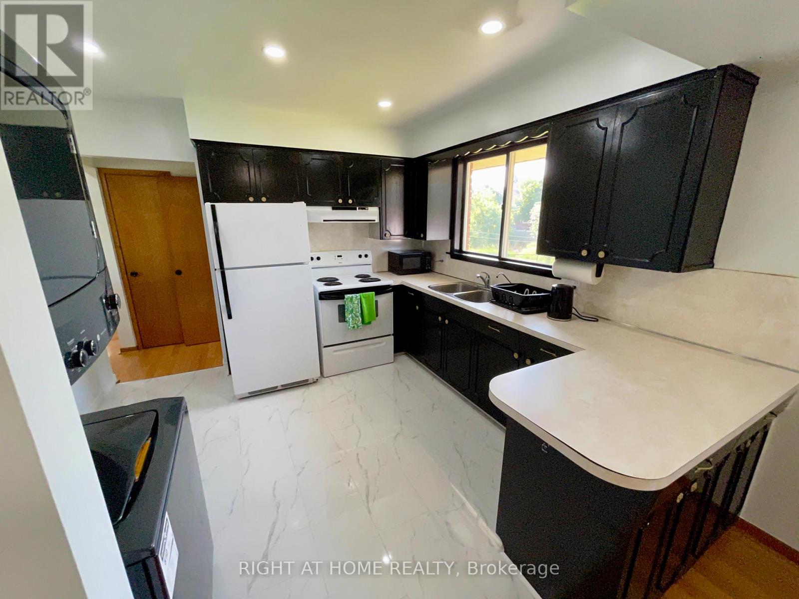 4 Valley Road, St. Catharines, Ontario  L2S 1Y6 - Photo 9 - X12500944