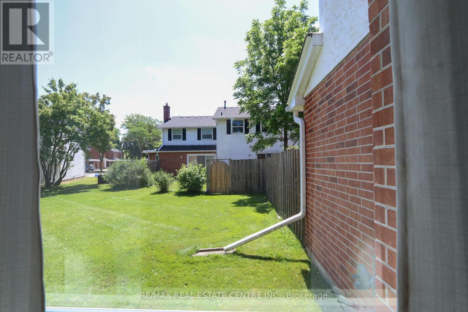 1 - 423 Keats Way, Waterloo, Ontario  N2L 5S7 - Photo 21 - X12500960