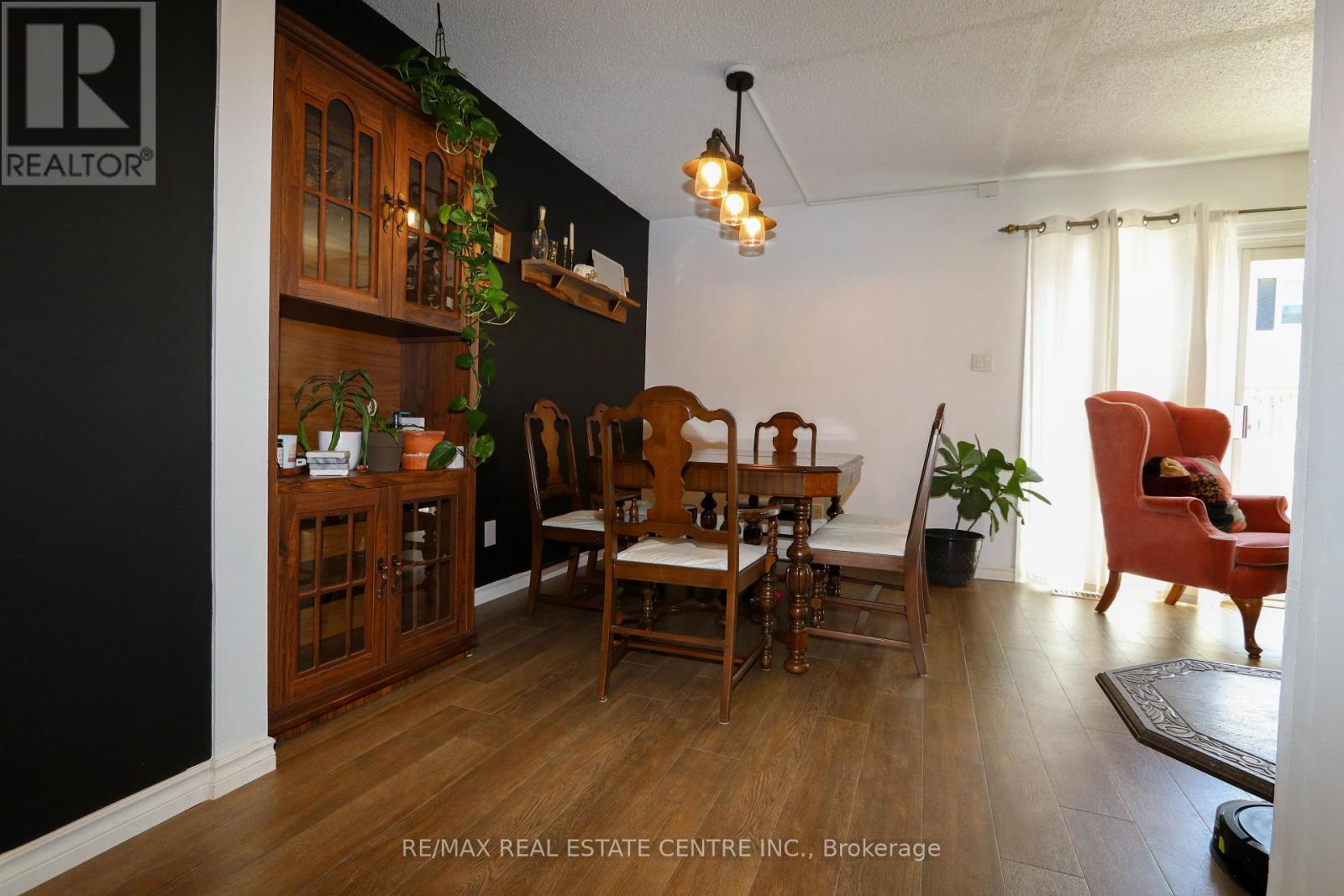 1 - 423 Keats Way, Waterloo, Ontario  N2L 5S7 - Photo 4 - X12500960