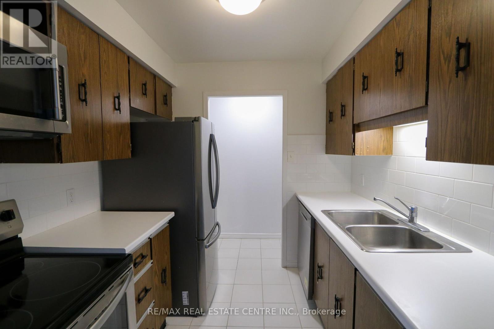 1 - 423 Keats Way, Waterloo, Ontario  N2L 5S7 - Photo 7 - X12500960