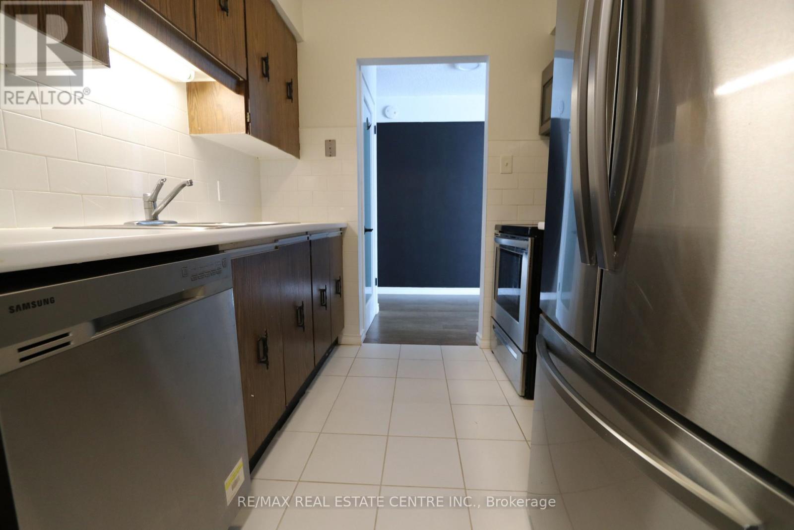 1 - 423 Keats Way, Waterloo, Ontario  N2L 5S7 - Photo 9 - X12500960