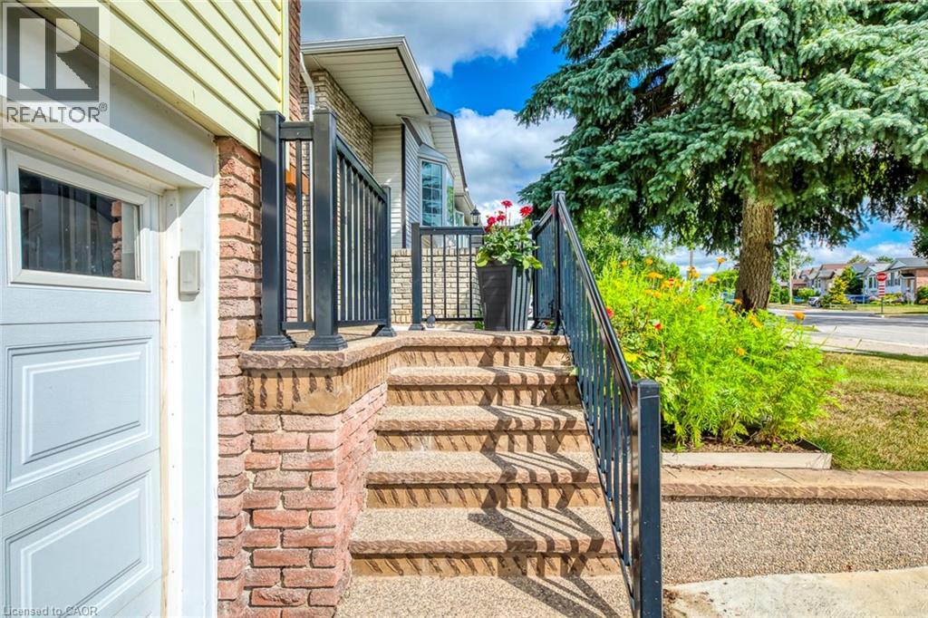 2309 Malcolm Crescent, Burlington, Ontario  L7P 4G8 - Photo 4 - 40777892