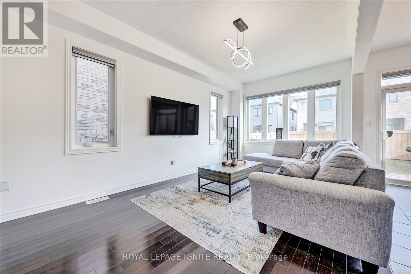 35 Peter Hogg Court, Whitby, Ontario  L1P 0N2 - Photo 10 - E12500974