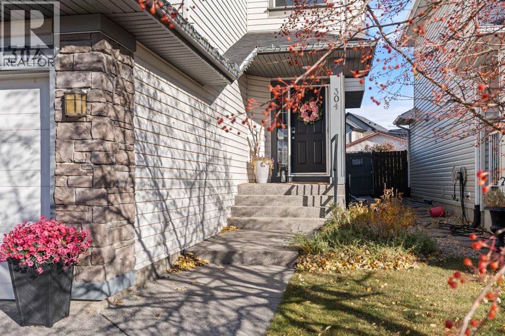 304 Cranfield Gardens, Calgary, Alberta  T3M 1H8 - Photo 2 - A2267753
