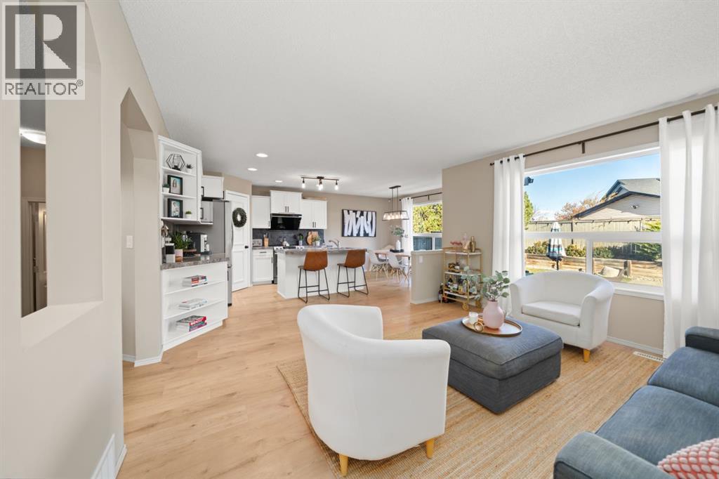 304 Cranfield Gardens, Calgary, Alberta  T3M 1H8 - Photo 7 - A2267753