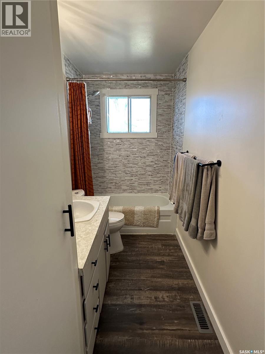 8368 Howard Avenue, Gull Lake, Saskatchewan  S0N 1A0 - Photo 11 - SK022167