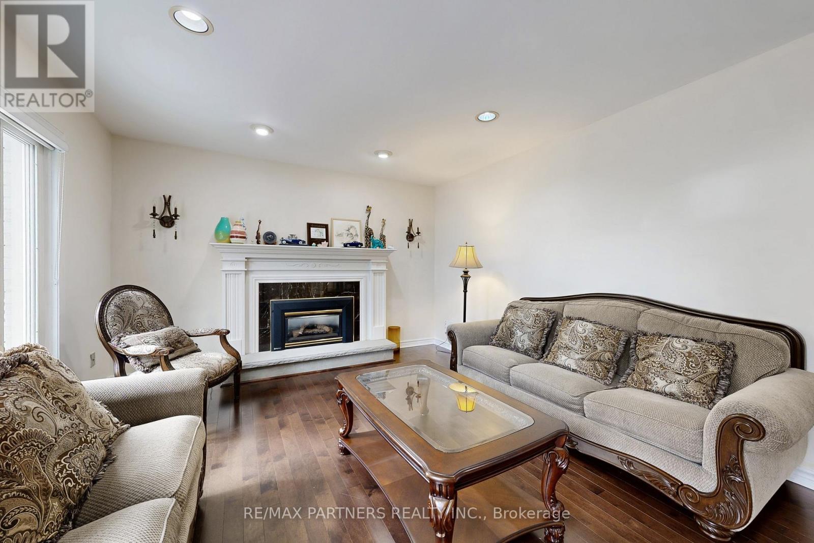 46 Green Ash Crescent, Richmond Hill, Ontario  L4B 3S1 - Photo 7 - N12495808