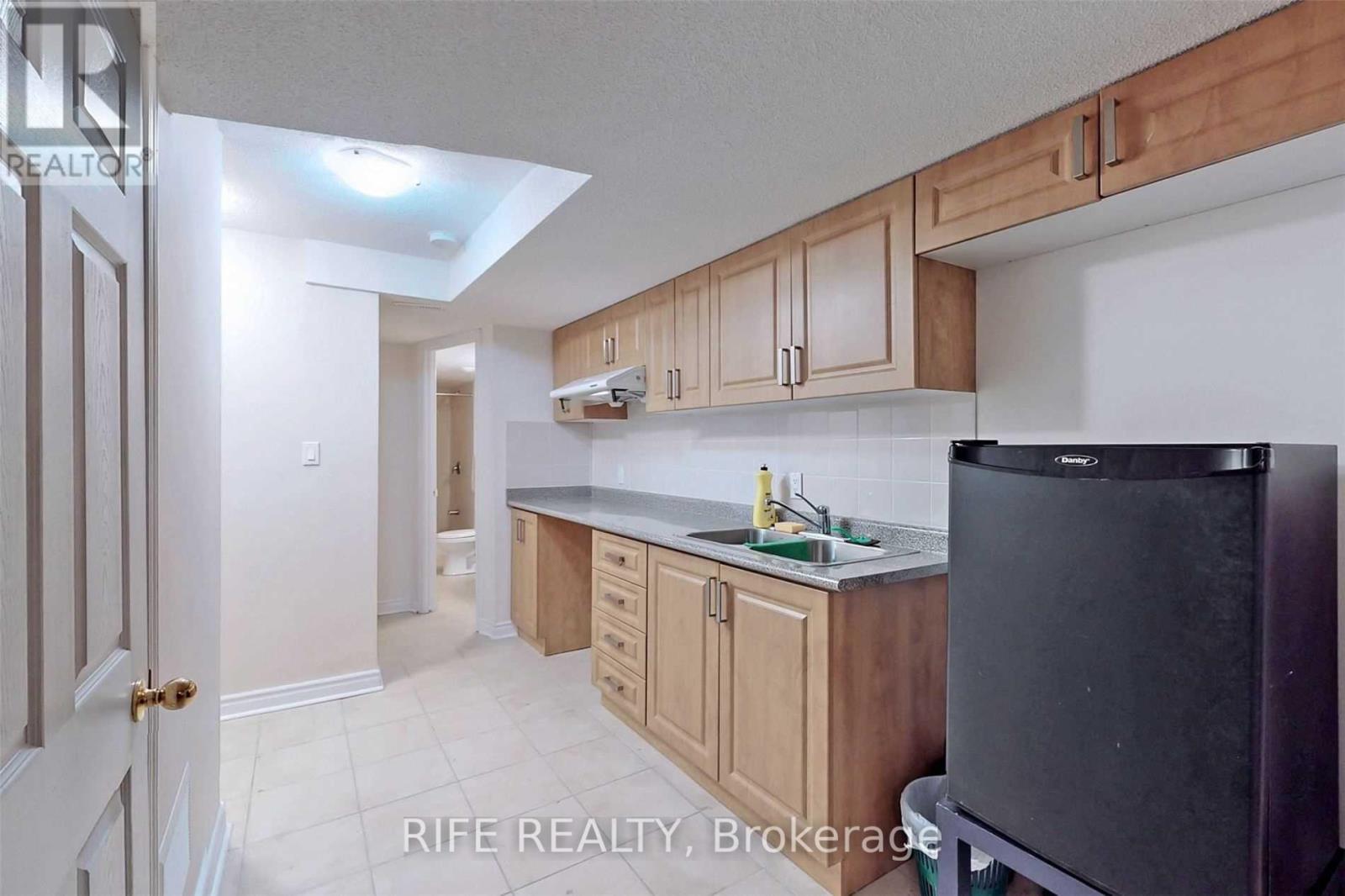 81 Old Kennedy Road, Markham, Ontario  L3R 0L6 - Photo 5 - N12500978