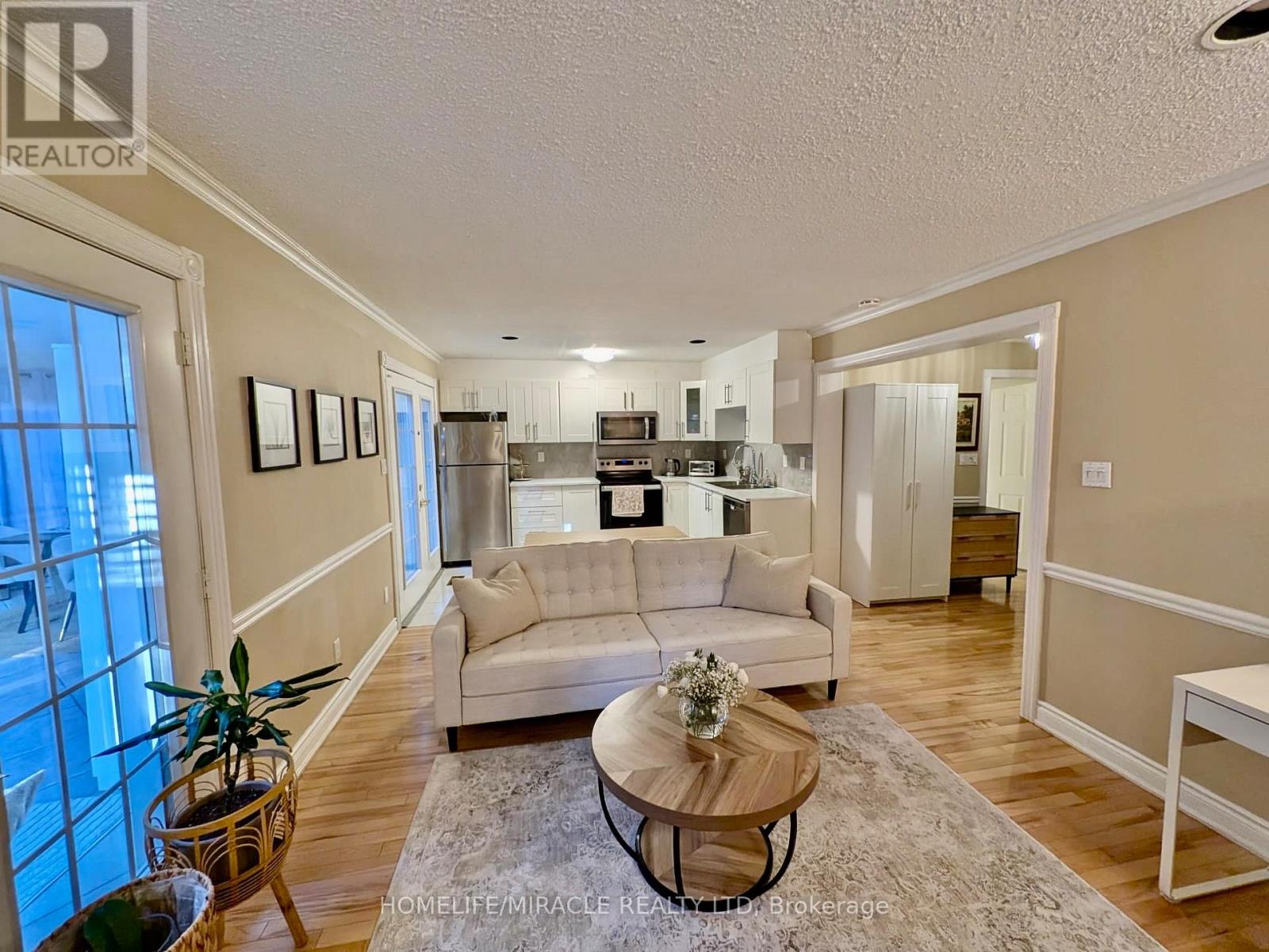 515 Louis Drive, Mississauga, Ontario  L5B 2N3 - Photo 11 - W12500956