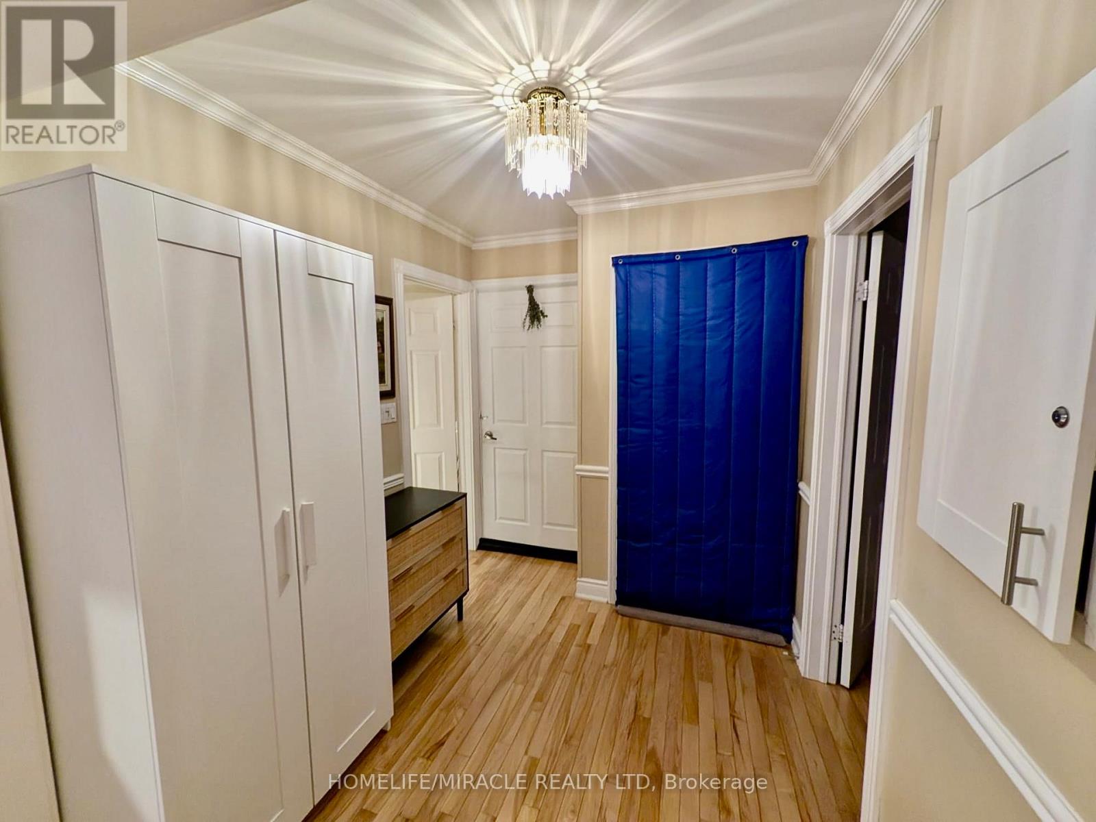 515 Louis Drive, Mississauga, Ontario  L5B 2N3 - Photo 12 - W12500956