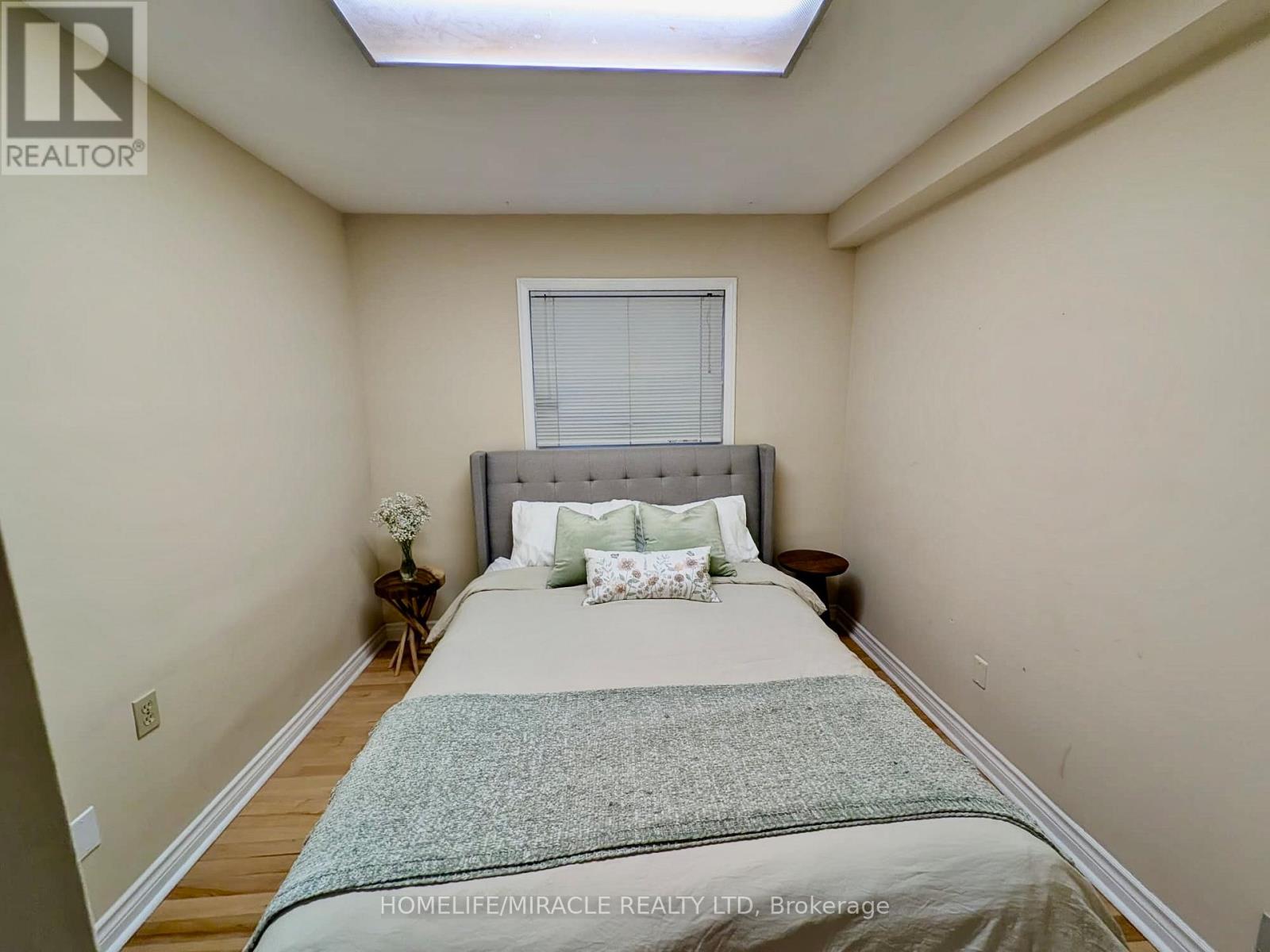 515 Louis Drive, Mississauga, Ontario  L5B 2N3 - Photo 14 - W12500956