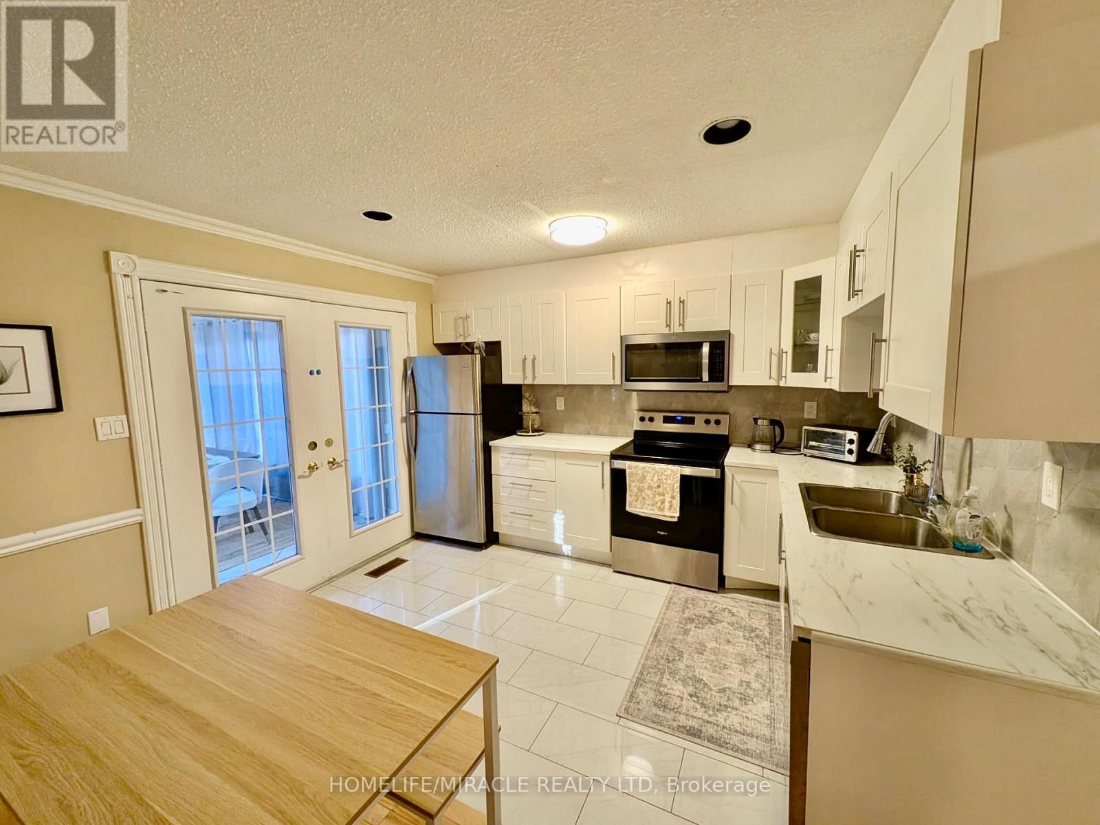 515 Louis Drive, Mississauga, Ontario  L5B 2N3 - Photo 8 - W12500956