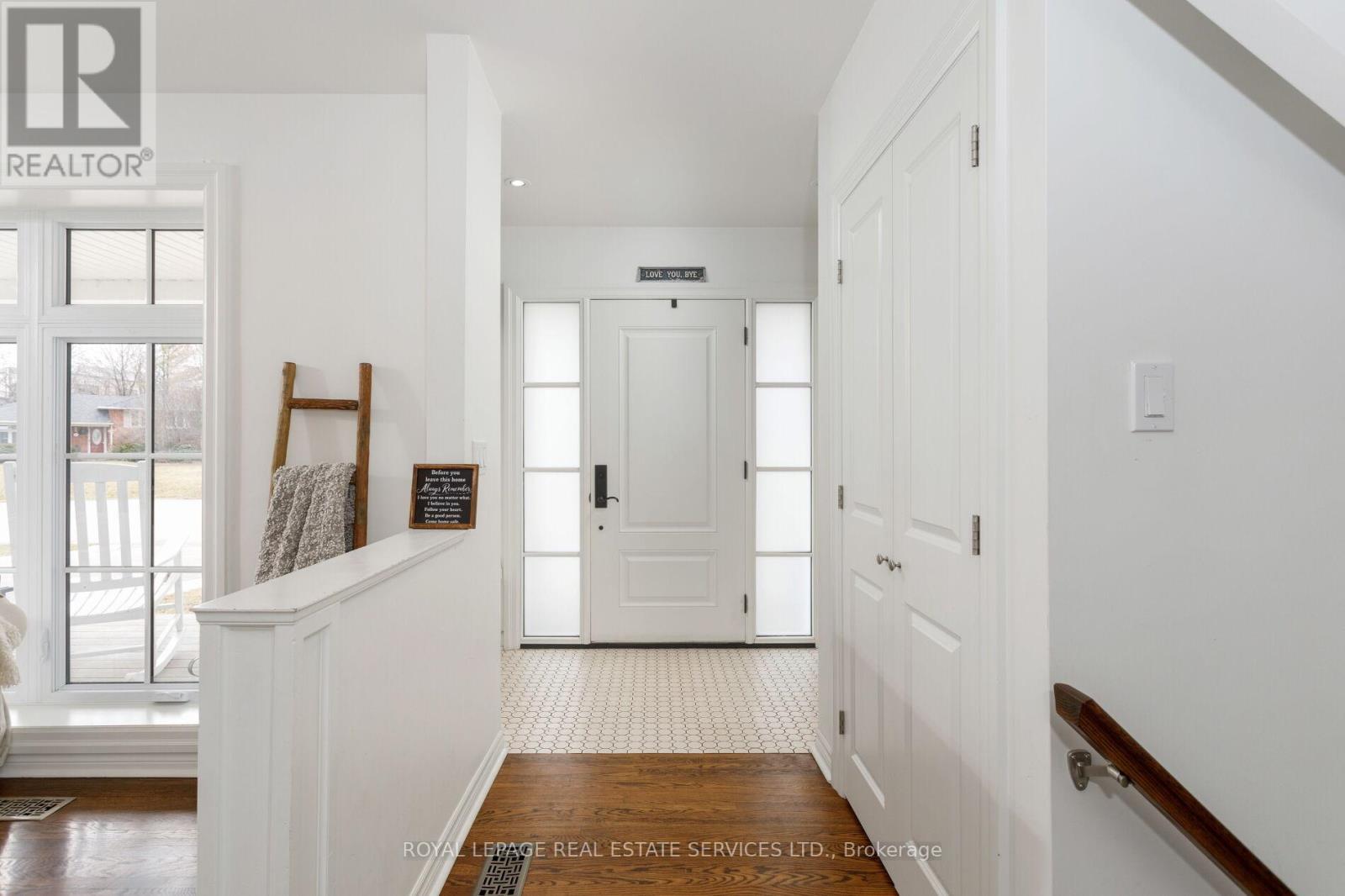 2088 Saxon Road, Oakville, Ontario  L6L 2V2 - Photo 5 - W12500998