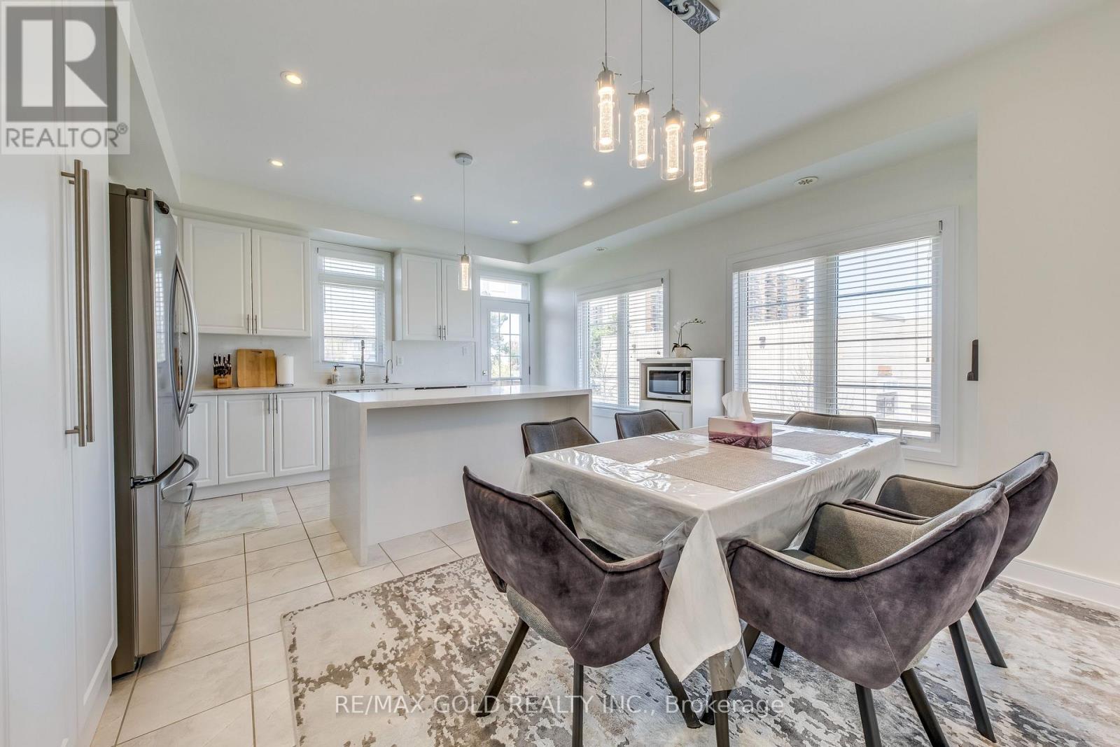 561 Mermaid Crescent, Mississauga, Ontario  L5G 1H9 - Photo 15 - W12501000