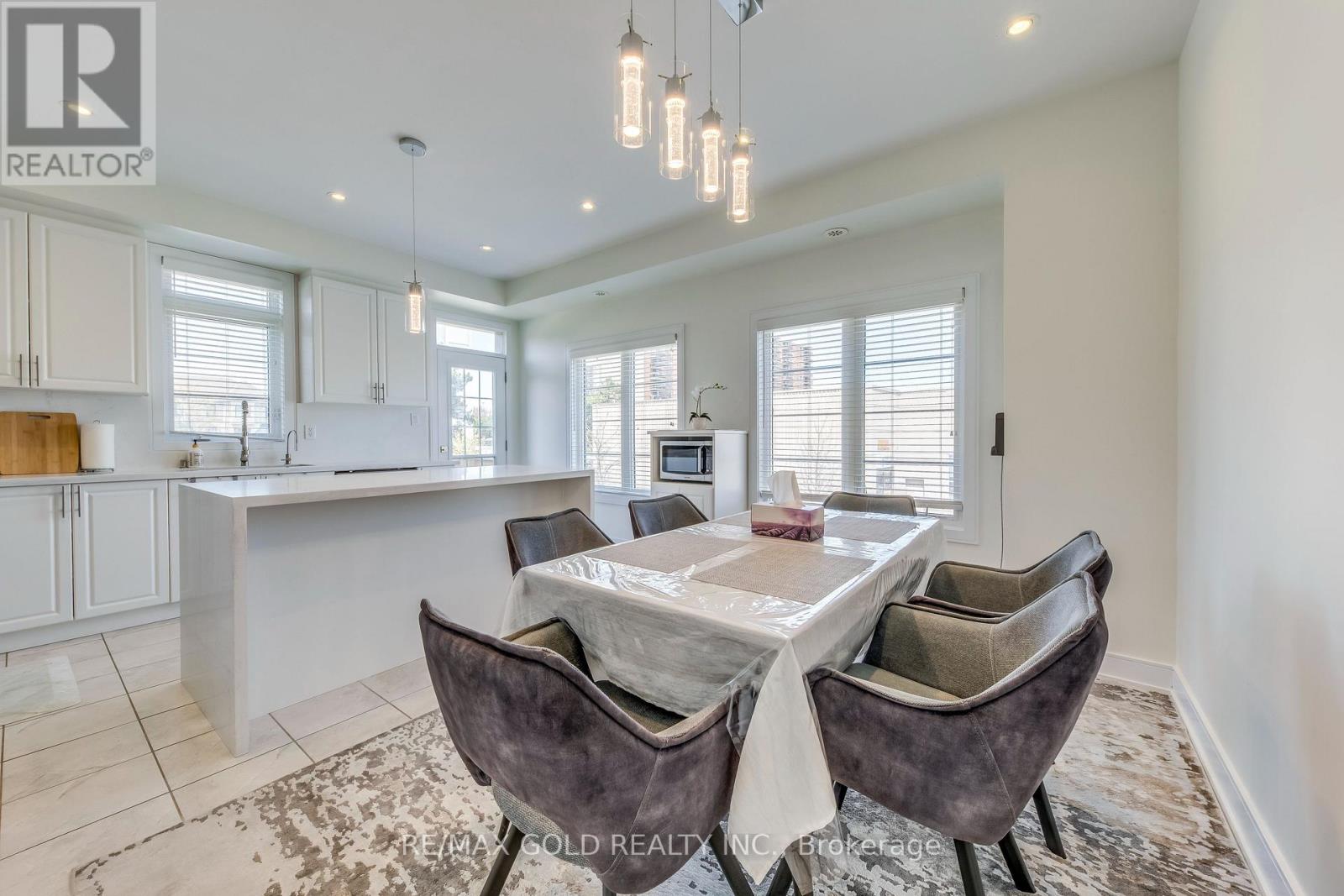 561 Mermaid Crescent, Mississauga, Ontario  L5G 1H9 - Photo 16 - W12501000