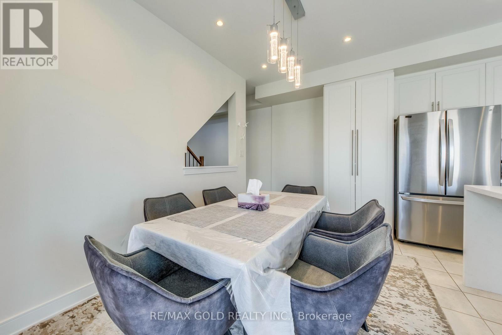 561 Mermaid Crescent, Mississauga, Ontario  L5G 1H9 - Photo 18 - W12501000