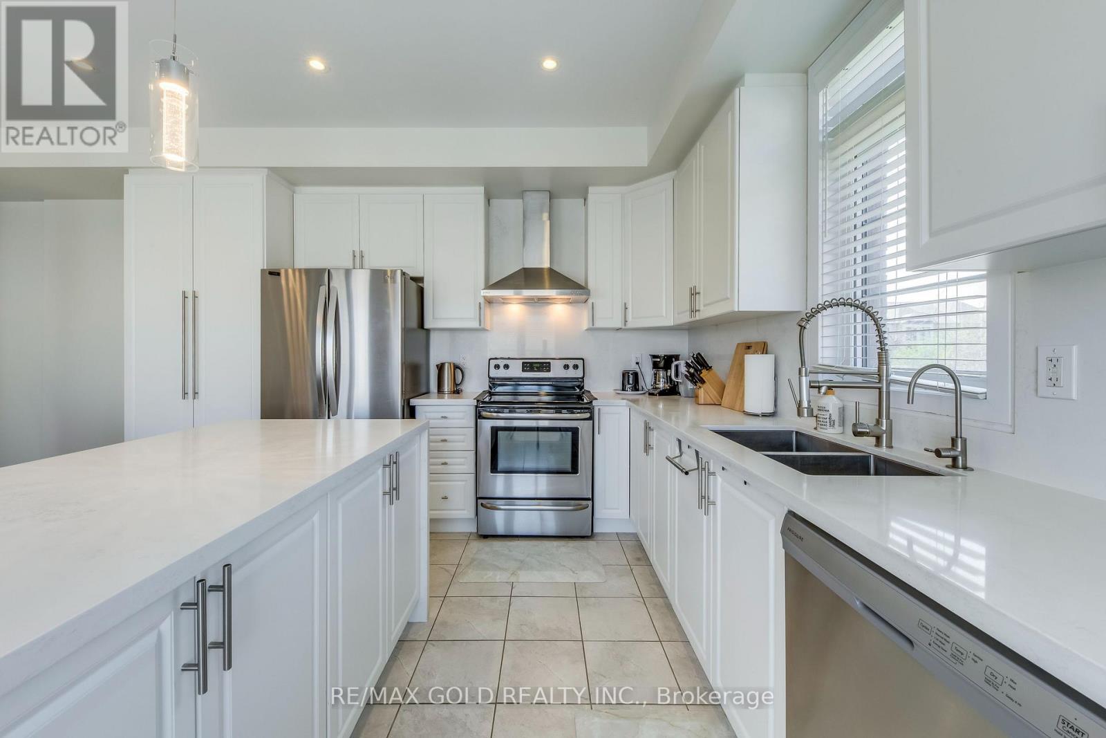 561 Mermaid Crescent, Mississauga, Ontario  L5G 1H9 - Photo 22 - W12501000