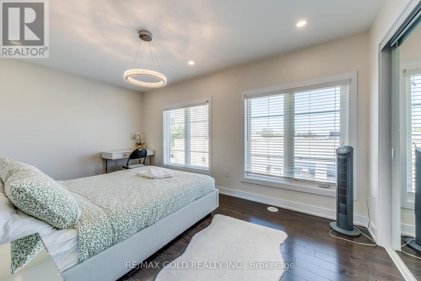 561 Mermaid Crescent, Mississauga, Ontario  L5G 1H9 - Photo 31 - W12501000