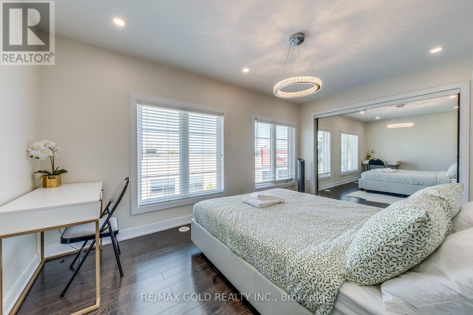 561 Mermaid Crescent, Mississauga, Ontario  L5G 1H9 - Photo 32 - W12501000