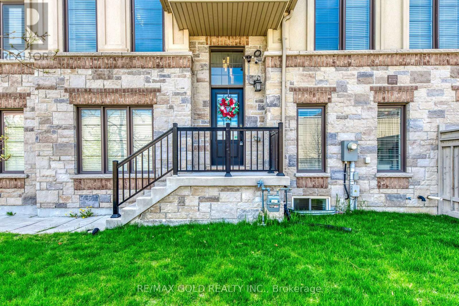 561 Mermaid Crescent, Mississauga, Ontario  L5G 1H9 - Photo 4 - W12501000