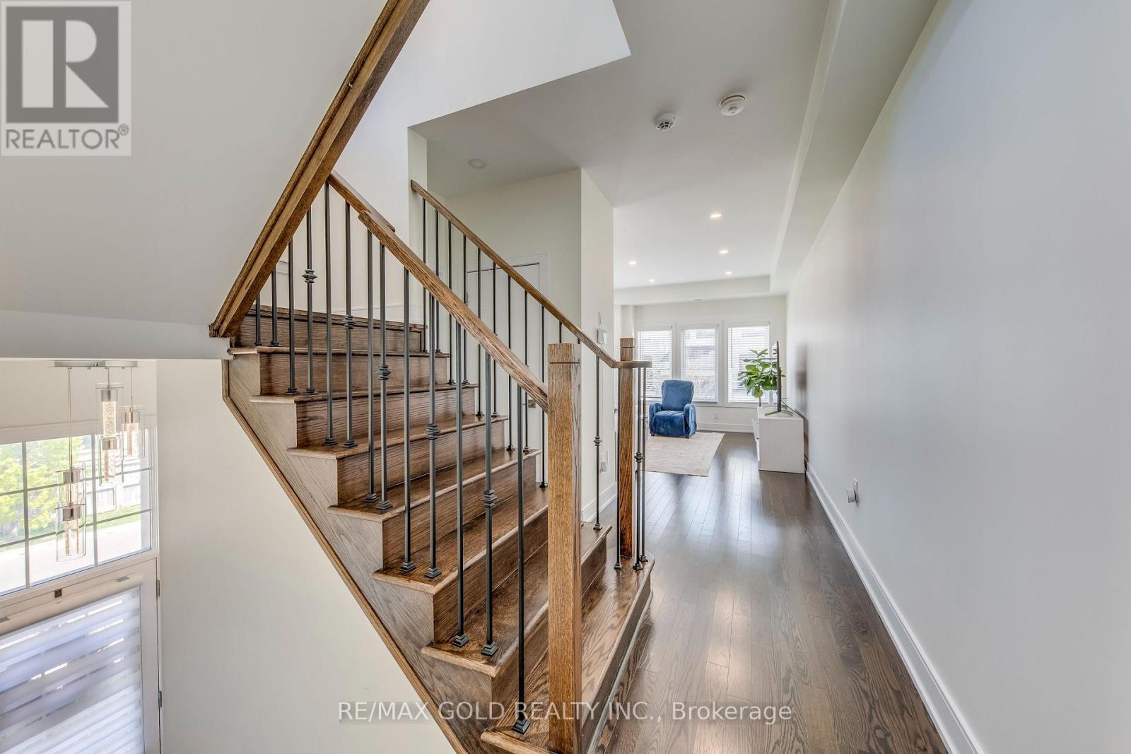 561 Mermaid Crescent, Mississauga, Ontario  L5G 1H9 - Photo 9 - W12501000