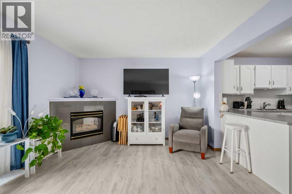 147 Somervale Park Sw, Calgary, Alberta  T2Y 3J4 - Photo 5 - A2262192