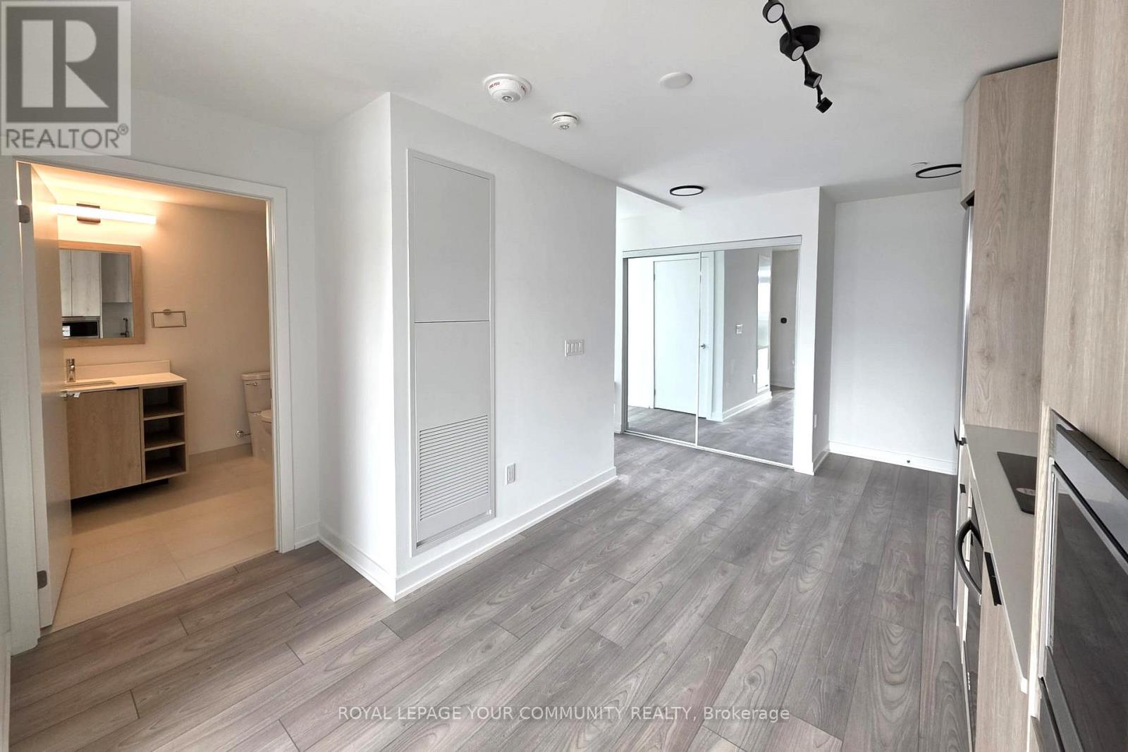 528 - 1007 The Queensway, Toronto, Ontario  M8Z 0C6 - Photo 3 - W12493760