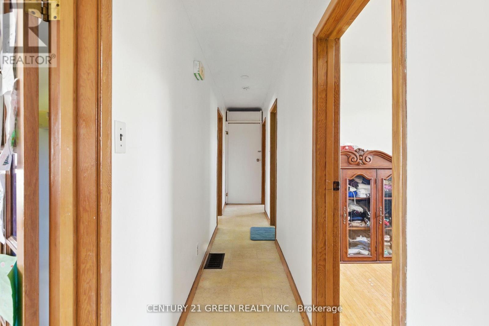 42 Bloomfield Avenue, St. Catharines, Ontario  L2P 1X3 - Photo 10 - X12500954