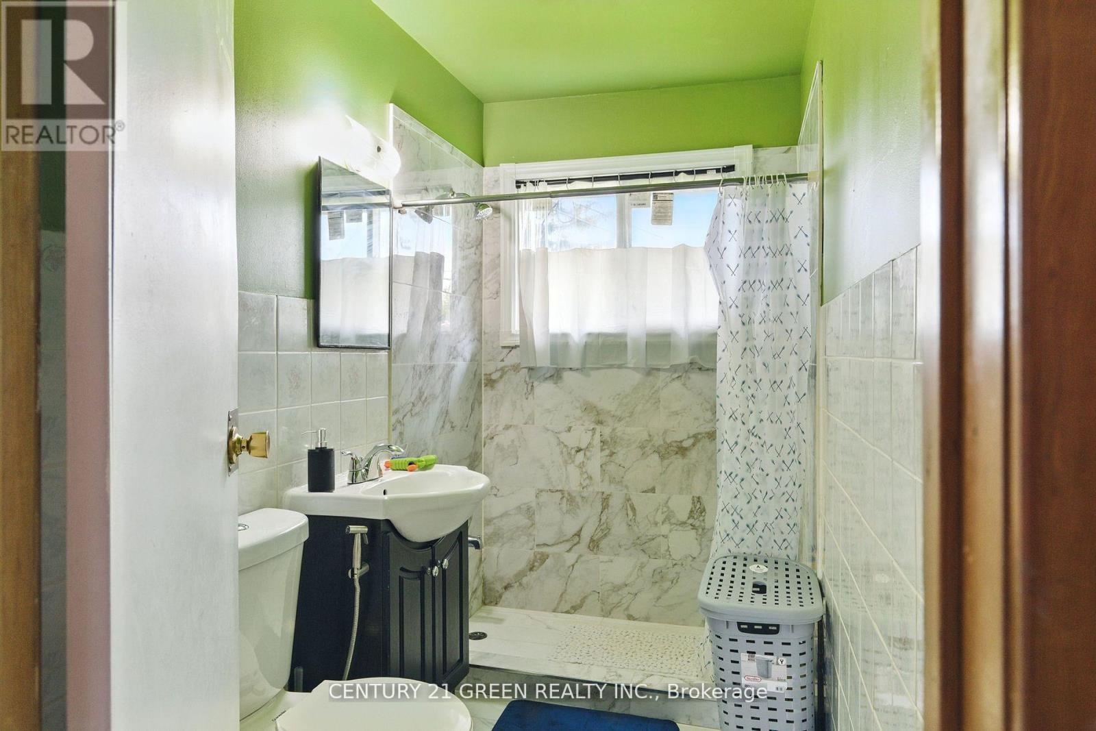 42 Bloomfield Avenue, St. Catharines, Ontario  L2P 1X3 - Photo 13 - X12500954