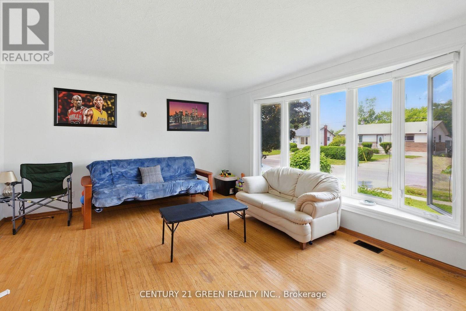 42 Bloomfield Avenue, St. Catharines, Ontario  L2P 1X3 - Photo 5 - X12500954