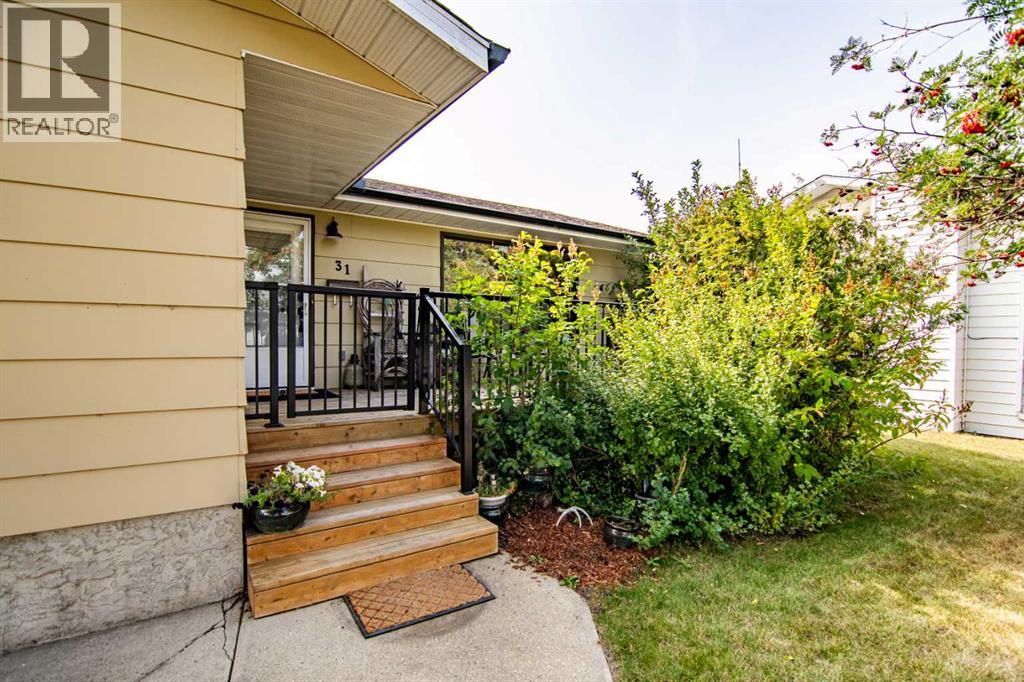 31 Bettenson Street, Red Deer, Alberta  T4R 1J5 - Photo 2 - A2257139