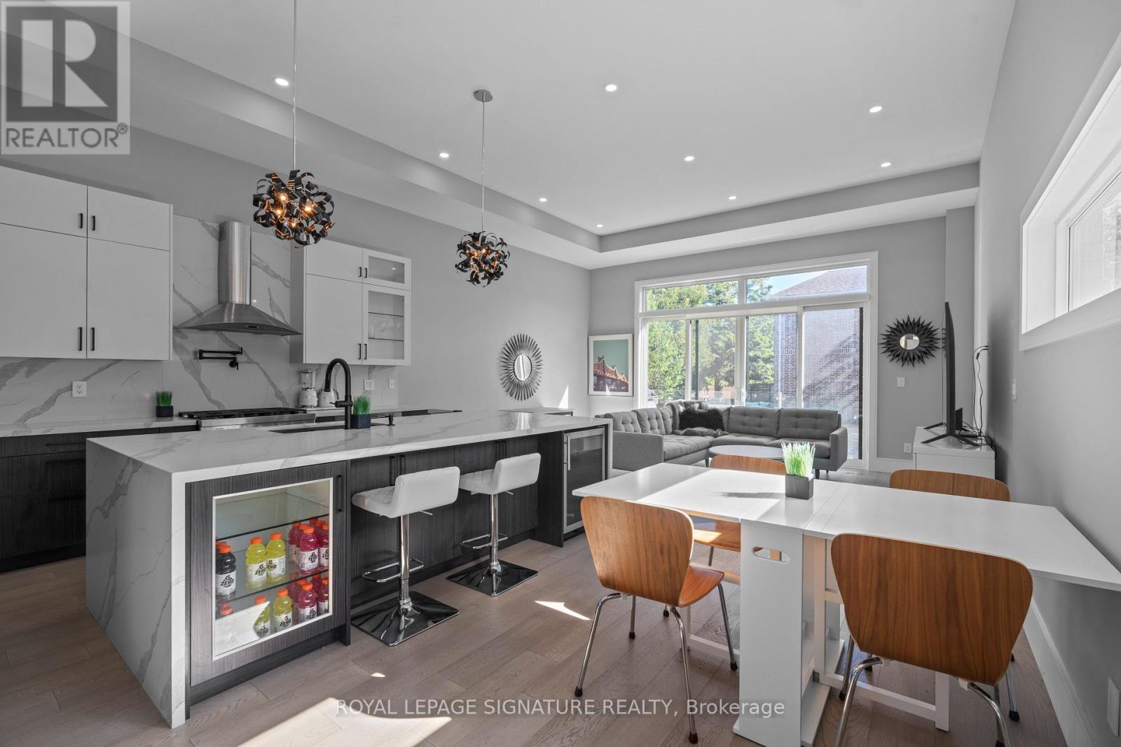 425b Valermo Drive, Toronto, Ontario  M8W 2M2 - Photo 6 - W12501024