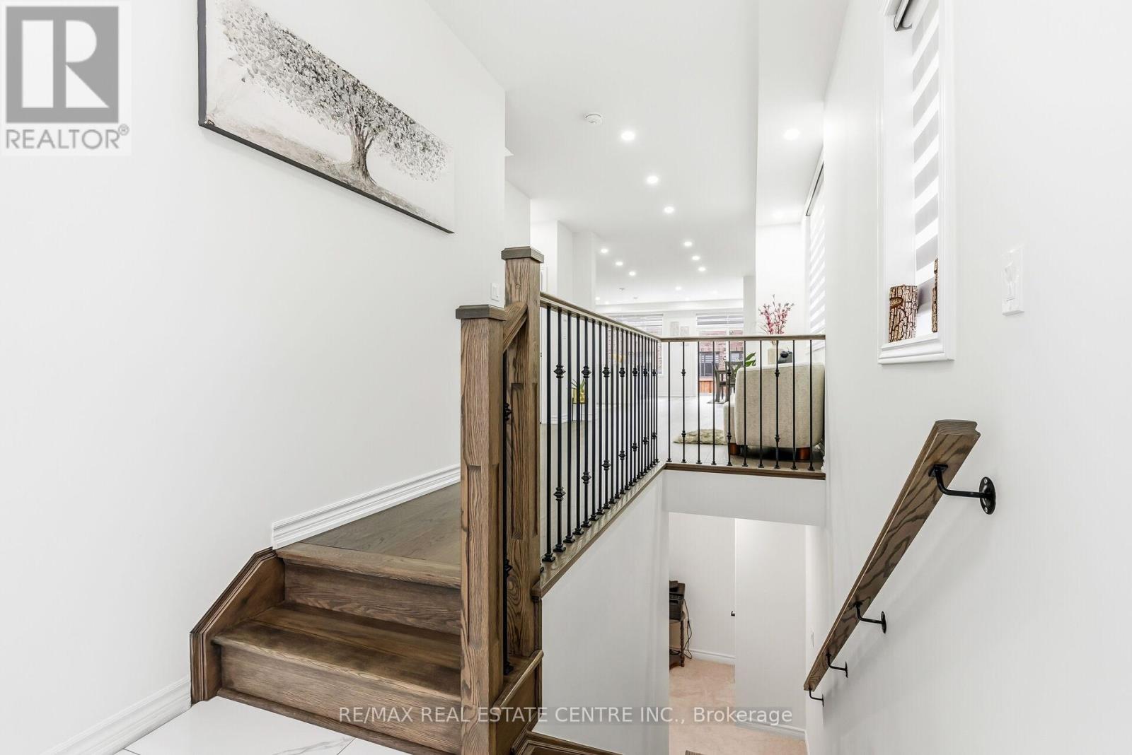 488 Parent Place Street, Milton, Ontario  L9E 1L4 - Photo 11 - W12501038