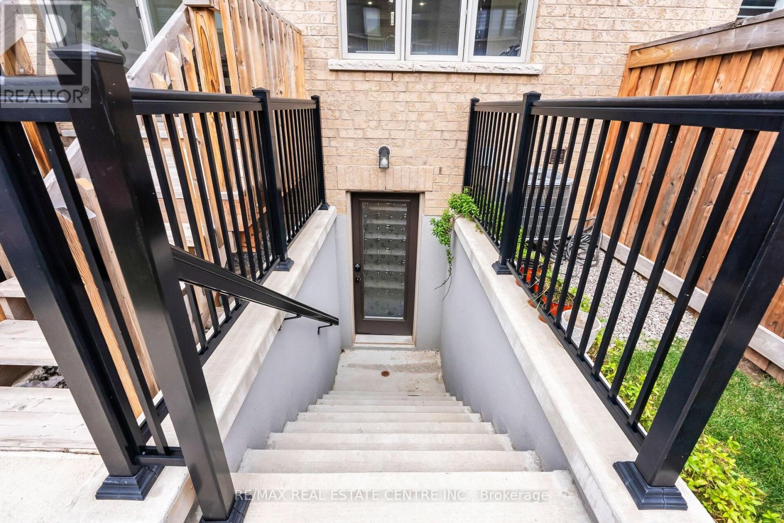 488 Parent Place Street, Milton, Ontario  L9E 1L4 - Photo 40 - W12501038