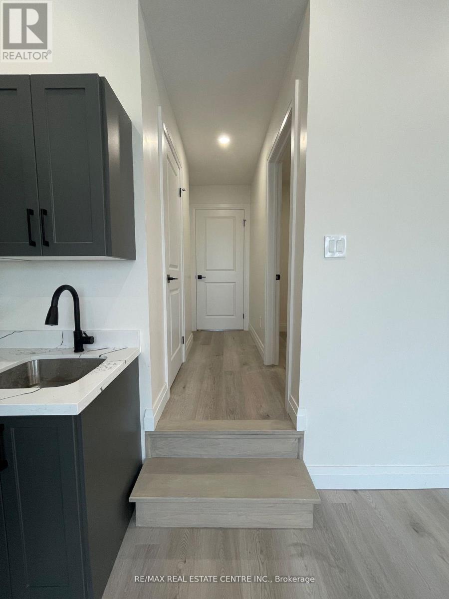 Lower - 63 Warren Trail, Welland, Ontario  L3B 0N8 - Photo 10 - X12501026