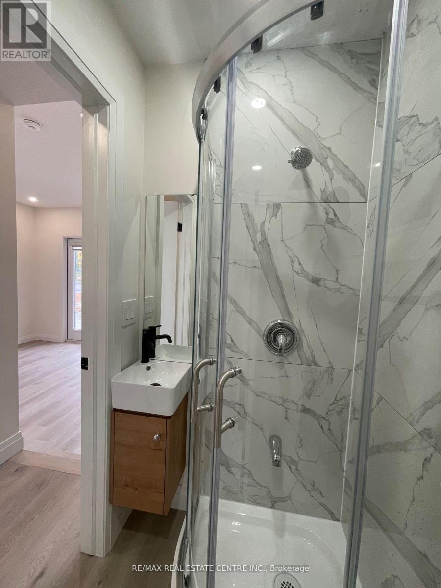 Lower - 63 Warren Trail, Welland, Ontario  L3B 0N8 - Photo 11 - X12501026