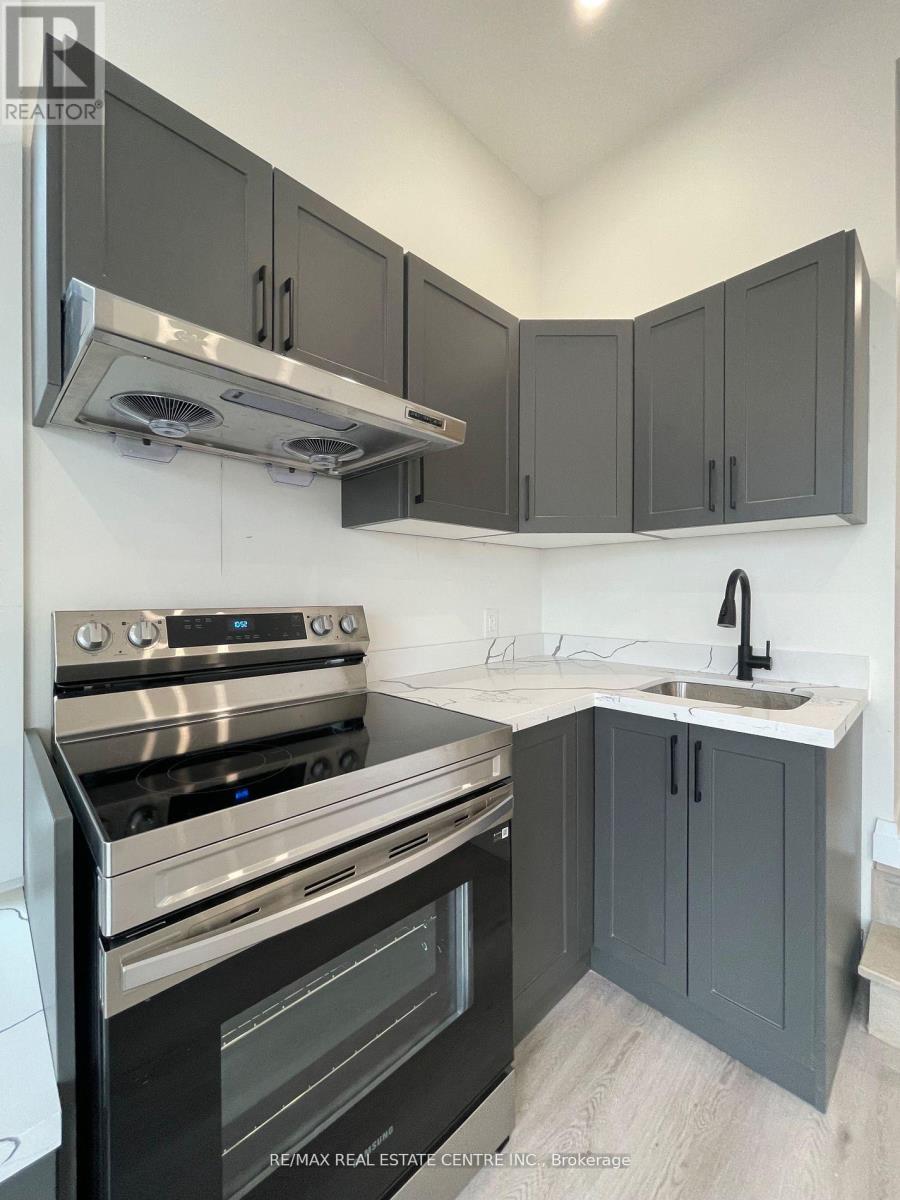 Lower - 63 Warren Trail, Welland, Ontario  L3B 0N8 - Photo 7 - X12501026